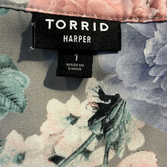 Torrid Women’s Harper Floral Georgette Blouse Size 1 XL Gray Pink 3/4 Sleeve - Picture 4 of 10
